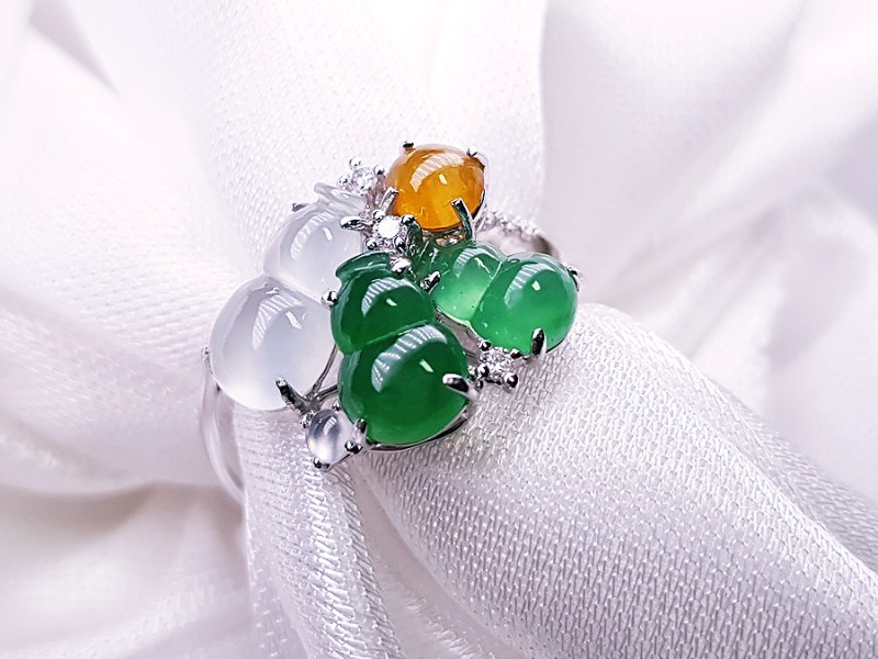 關於翡翠的三兩事